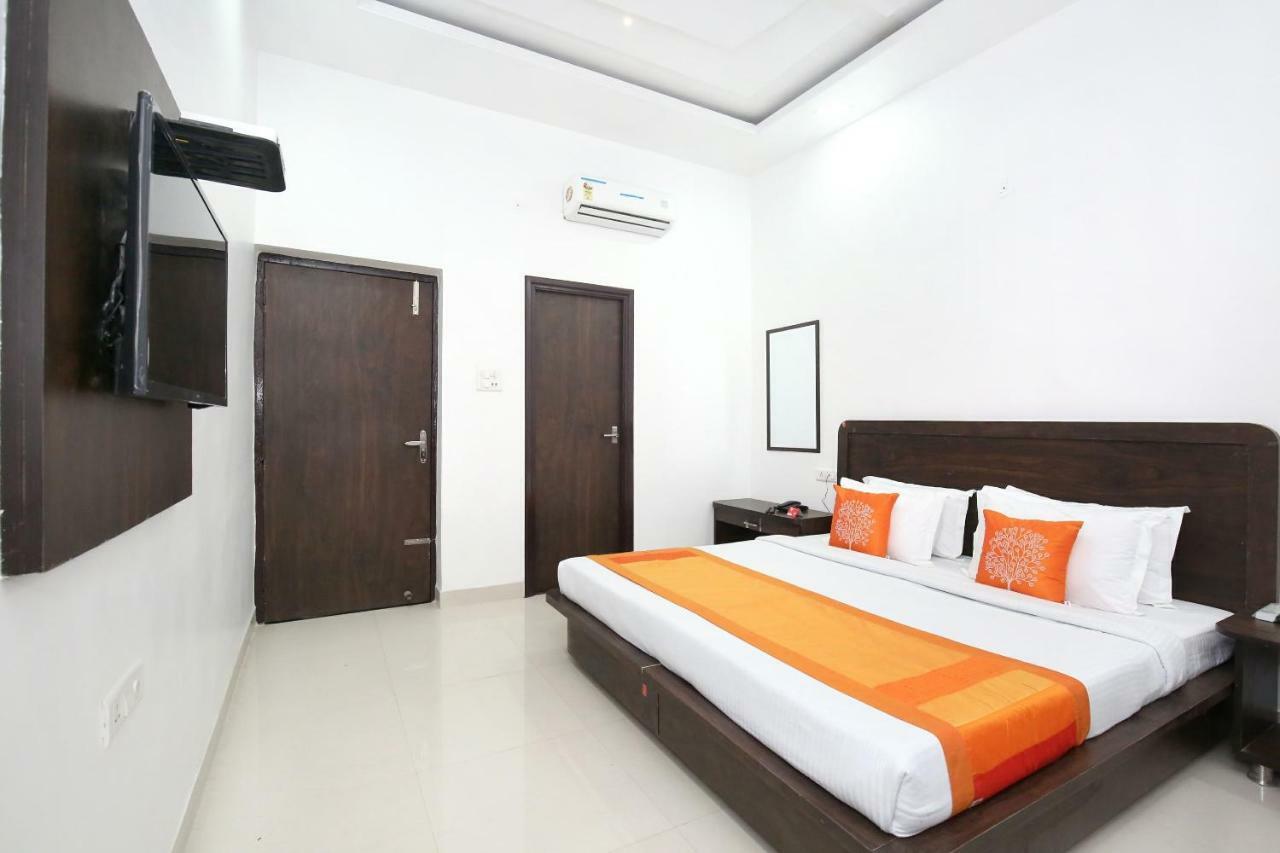 Hotel Oyo 11421 Regal Residency Amritsar Exterior foto